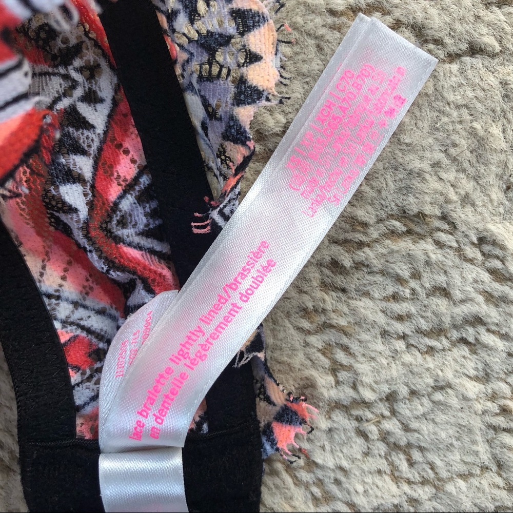 PINK VICTORIAS SECRET BRA - Picture 2 of 3